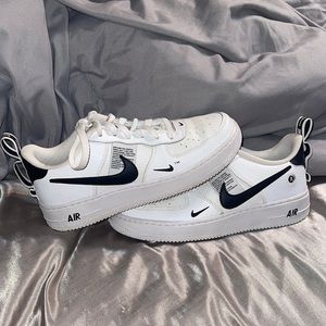 Nike Air Force 1’07 LV8 utility (white).